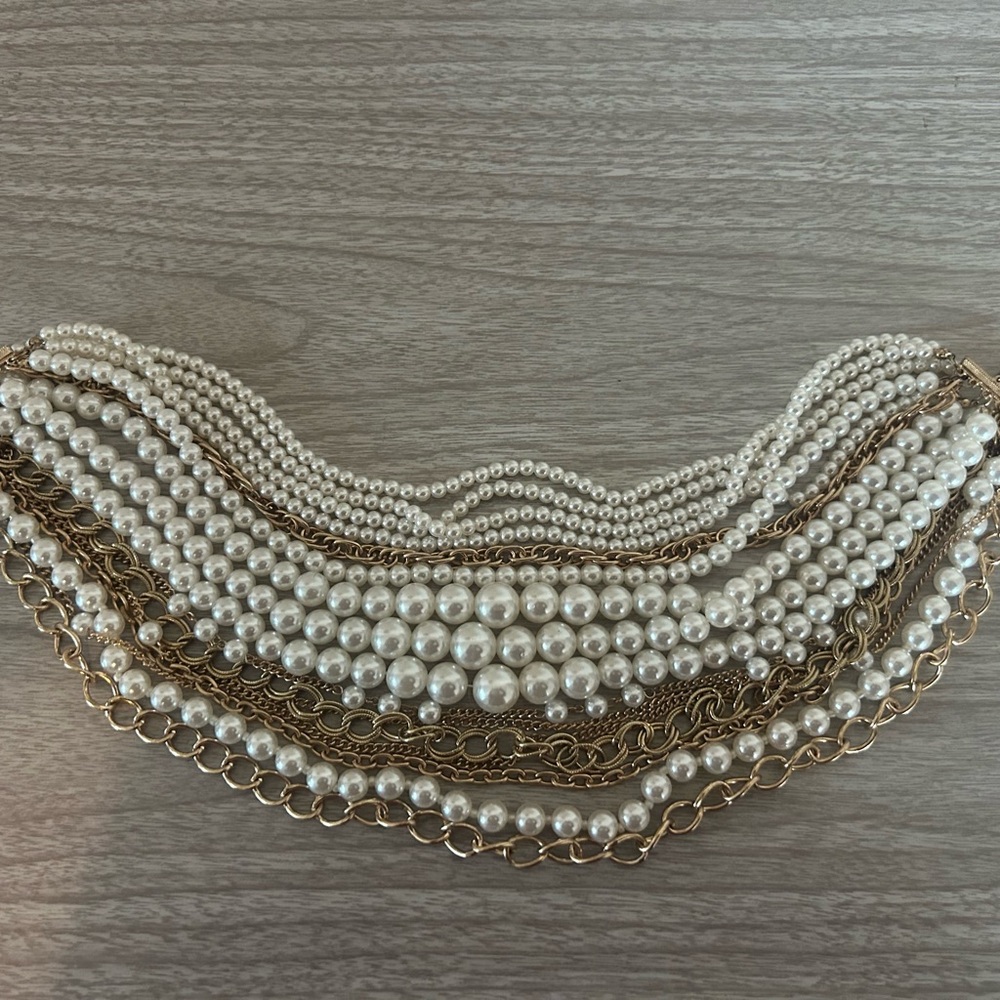 Chic Layered Pearl and Gold Necklace